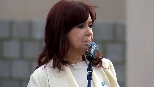 Anses desmintió que Cristina Kirchner cobre más de 9 millones de pesos por una doble pensión - Diario El Paso